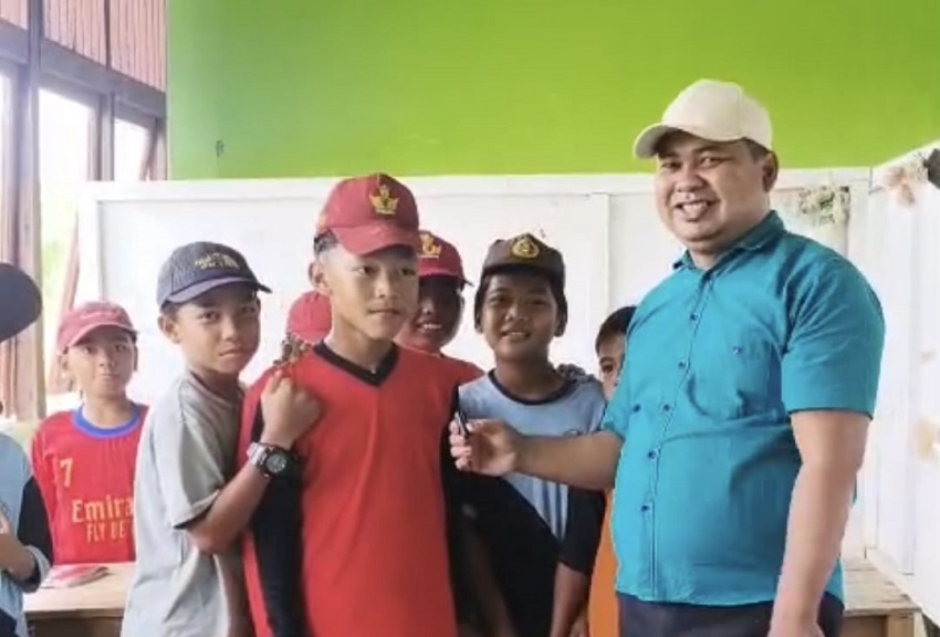 Kondisi Memprihatinkan, Ketua Komisi I DPRD Kayong Utara Tinjau SDN 12 Podo Rukun